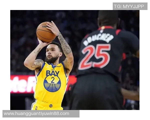 罗林斯火力全开11投8中三分球完美4投4中砍下25分助攻与抢断双双上双